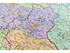 Postleitzahlenkarte Deutschland, 1:800.000 Grossformat 2016,laminiert mit Leiste