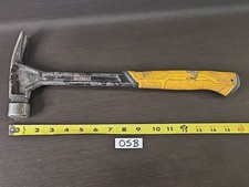 DeWALT 28 OZ Milled Face