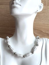 Halsketten aus  Perlen