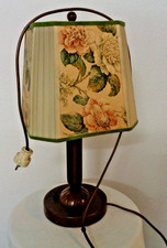 Alte Tischlampe mit Holzfuß und Lampenschirm, gebraucht, ca. 48 cm hoch