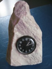 Schreibtischuhr aus echtem Marmor, Bergform, hellcreme, mit Batteriebetrieb