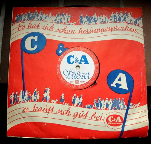 1562/HARTUNG-SPREE-REVELLERS