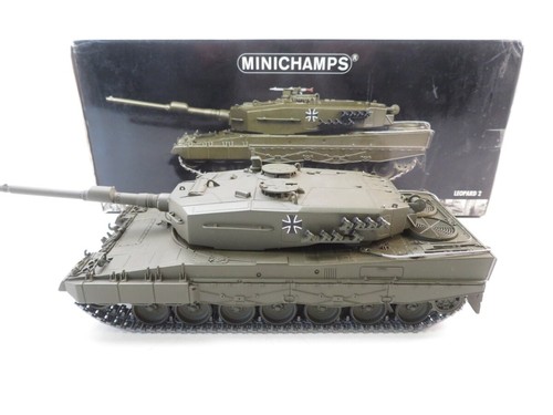 Minichamps 350011000 - (id0584),