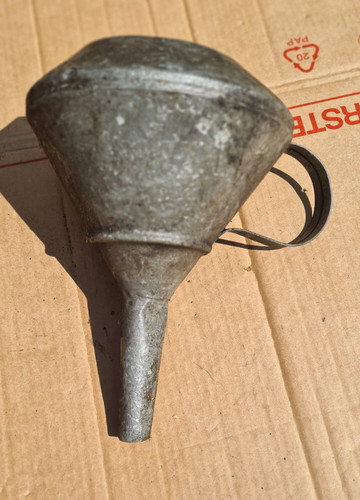 Oldtimer kfz eisentrichter - ,