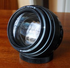 Jupiter-9 85mm f/2 M42 lens