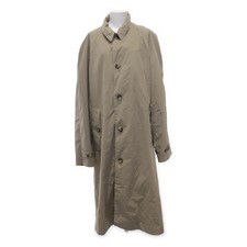 Kandis Mann, Trenchcoat