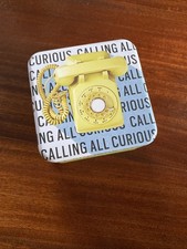 Dose Fossil und Armbanduhr