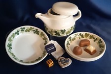 Küche - Teekanne 0,3ltr + 2 Teller weiß grüne Weinreben Schönwald Porzellan alt
