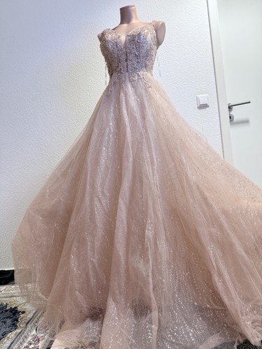 Elegantes abendkleid mit - elegantes,