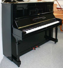 Klavier Steinway & Sons K-132