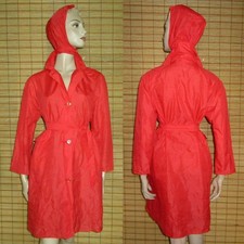 ROTER REGENMANTEL - RAINCOAT -