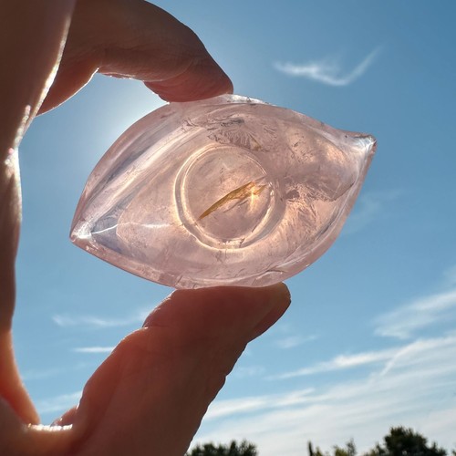 Auge aus halbtransparentem