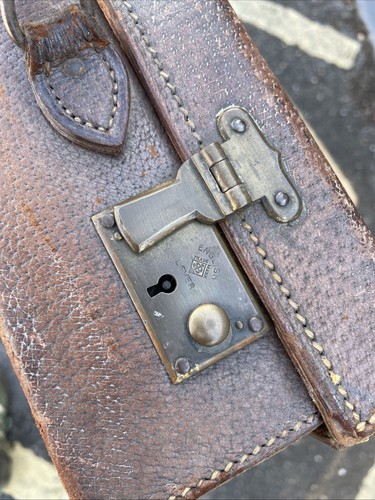 Kleiner brauner lederkoffer - kleiner,