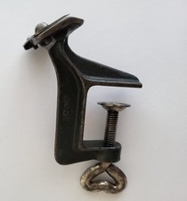 Alte Raspel Reibe Hobel für Gemüse mit Tischzwinge