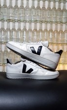 Veja V10 Vintage Sneaker Low / Echtleder / Retro / Lifestyle / Vegan / 45