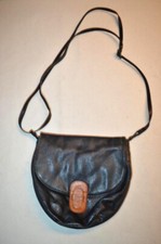 Omas kleine schwarze Leder Handtasche aus den 70er Jahren Vintage