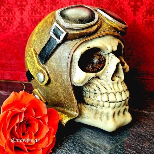 Totenkopf skulptur mit - totenkopf-skulptur,