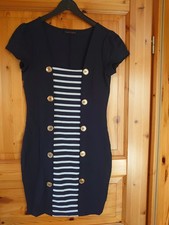 Süßes Kleid Im Maritimen