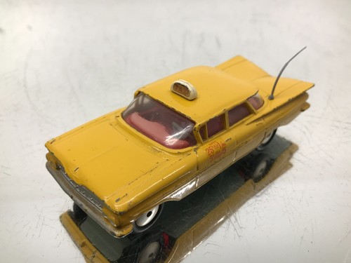 Corgi toys 221 chevrolet - 221,