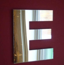 Zeitgenössischer Buchstabe E
