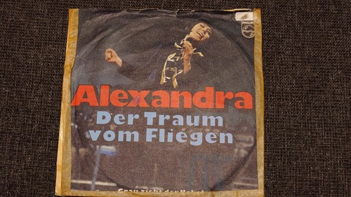 Alexandra grau zieht der - zieht,