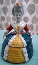 Porzellan Puderdose "Dame mit aufwendiger Coiffure" von Alexandra Porzellanarbeiten