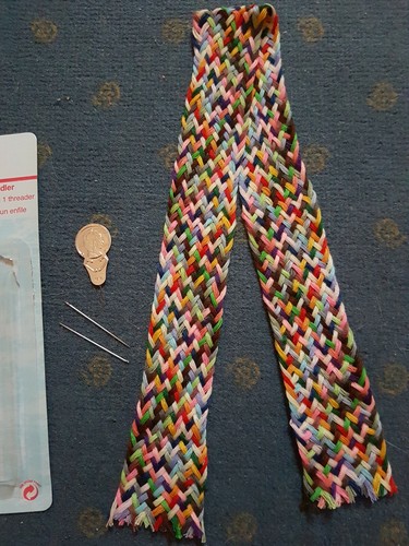 Buntes nähgarn als - buntes, fadenzopf