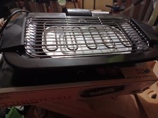 elektrischer Tischgrill, wenig gebraucht. Masse: 60x40x cm, Höhe ca. 25 cm