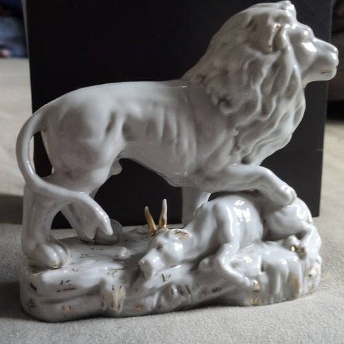 Porzellanfigur löwe mit - porzellanfigur,