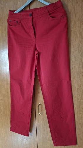 Schöne weinrote jeans - weinrote, v