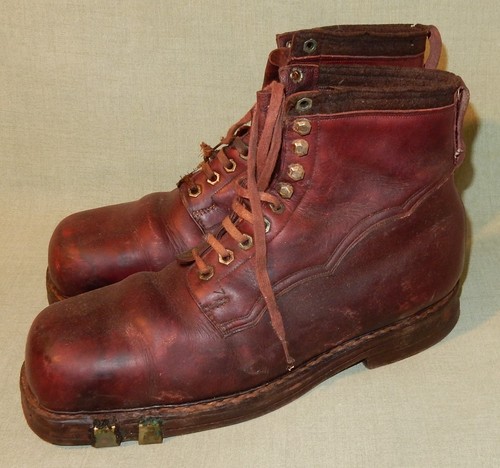 Große alte skischuhe - skischuhe, stiefel