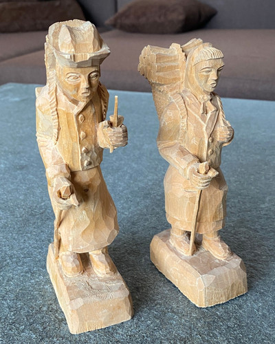 Handgeschnitzte holzfiguren - handgeschnitzte,