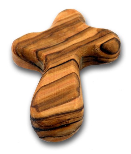 Kleines olivenholzkreuz liegt - kleines,