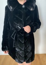 Mouton Pelzmantel mit Kapuze