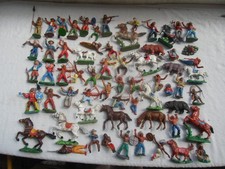 DDR-Wildwest-Konvolut mit Hohlplastpferden