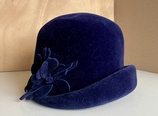 Vintage Hut im Stil der 20er Jahre , nachtblau , Velours , Dekor : Blume Velour