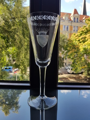 Wappenpokal mit grafenkrone - wappenpokal,