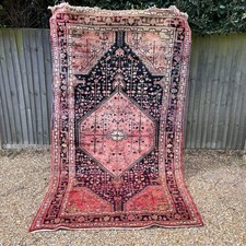 Großer roter Tribal Teppich