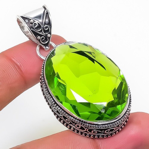 Facettierter peridot edelstein - peridot,