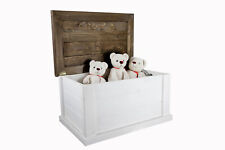 massive Holztruhe UK weiss