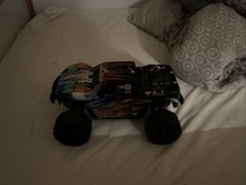 Ferngesteuertes RC Auto mit Batterie und Fernbedienung 30 KM/H