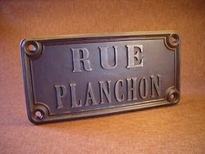 altes Straßenschild Gusseisen