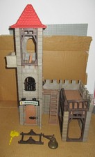 zur Ritterwelt...toller Schuldturm...