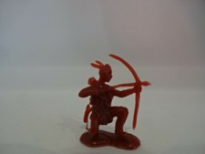 Altfigur / Hong Kong " Indianer mit Pfeil ung Bogen knieend  " ca 30 mm