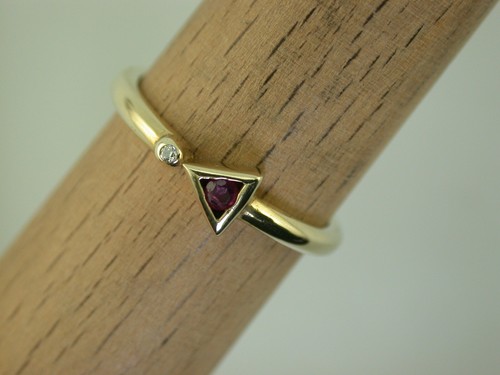 Gelbgoldring mit rubin - gelbgoldring,