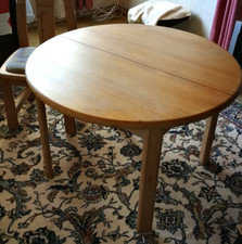 Runder Esstisch in Fichte, gebürstet, 1,10 Durchmess. ,ausziehbar mit 6 Stühle.