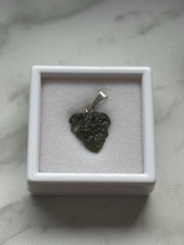 Natürlicher Moldavit Rohstein