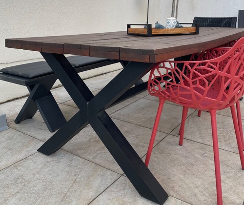 Gartentisch aus robustestem