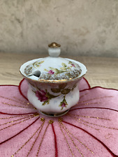 Zuckerdose mit Rosen und