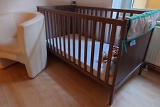 ÖKO-TEST "Sehr Gut" IKEA Babybett Sundvik Holz Graubraun 70x140 inkl 3D-Matratze